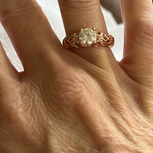 Elegant Gold Women's Ring